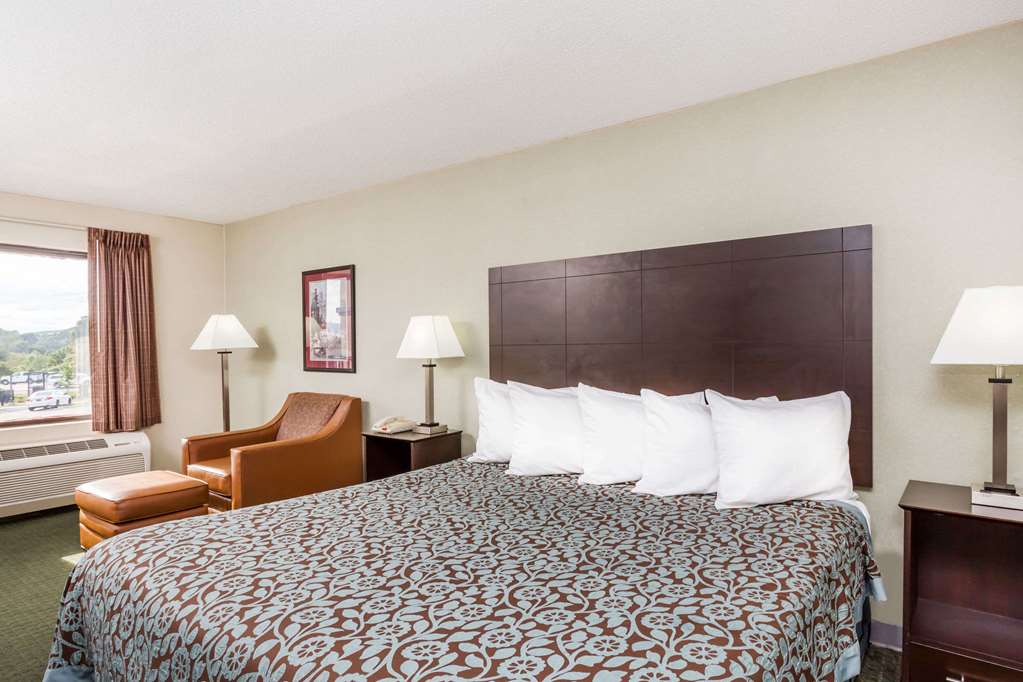 Days Inn by Wyndham Hendersonville - photo 14