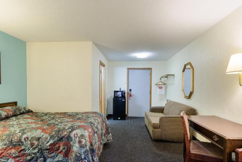 Red Roof Inn Sutton - photo 12