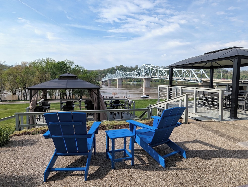 Riverboat Inn and Suites - photo 33