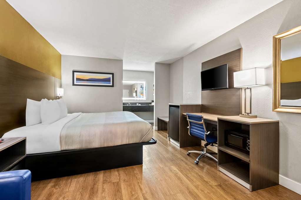 Quality Inn near Blue Spring - photo 9