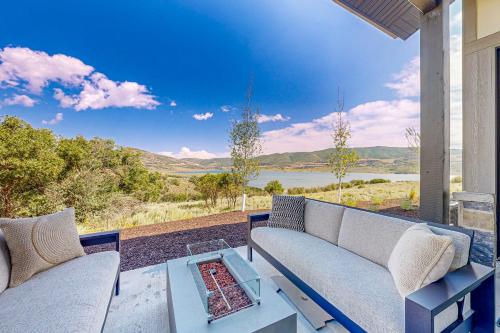Lakeside Luxury - carbon neutral hotel in Heber