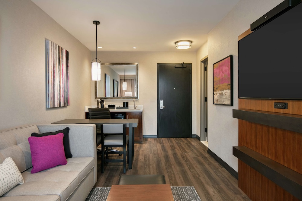 Embassy Suites by Hilton Berkeley Heights - photo 17