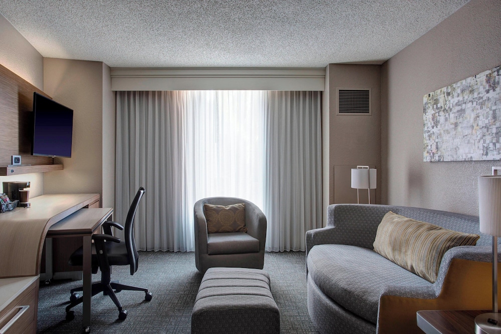 Courtyard by Marriott New Orleans Warehouse Arts District - photo 15