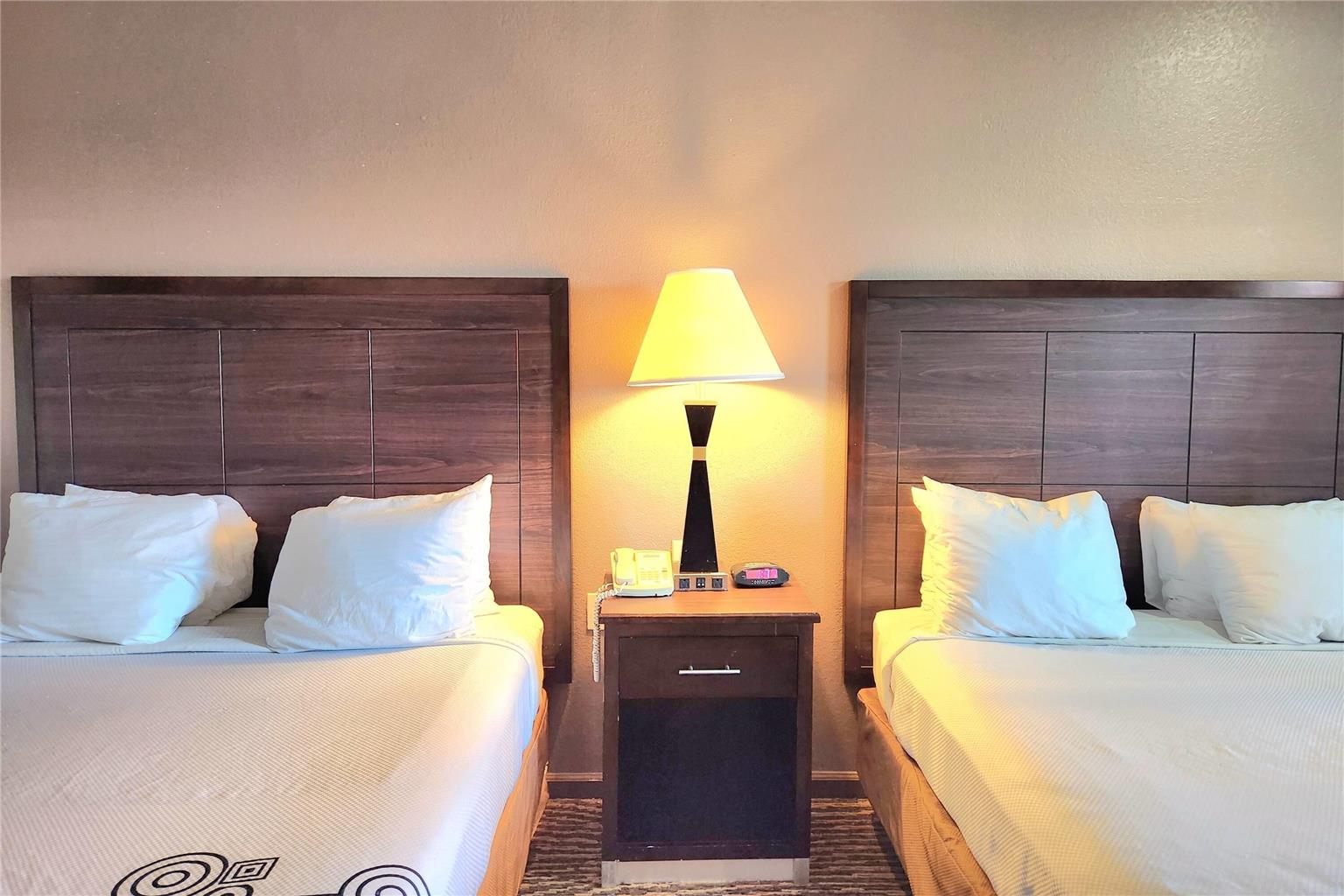 Days Inn by Wyndham Navasota - photo 12