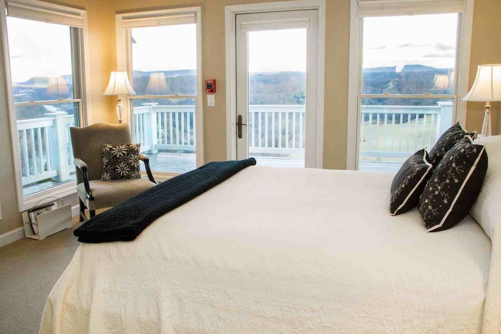 Inn at Riverbend - photo 7