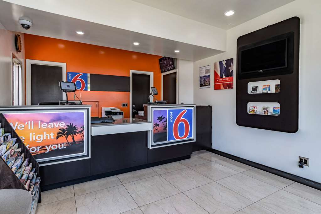 Motel 6 - photo 22
