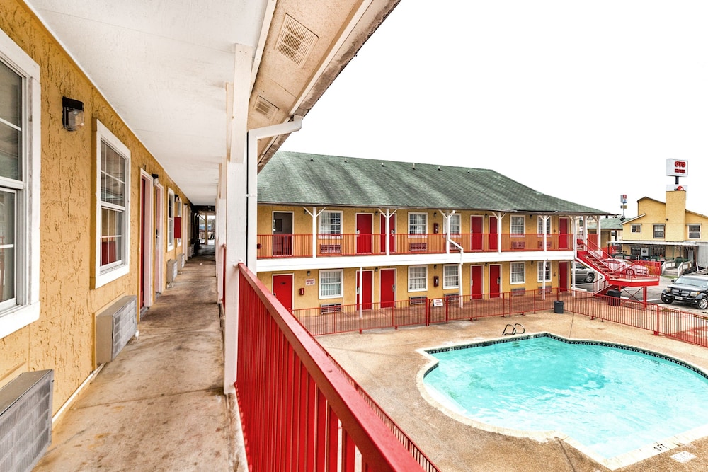 OYO Hotel San Antonio Lackland near Seaworld - photo 25