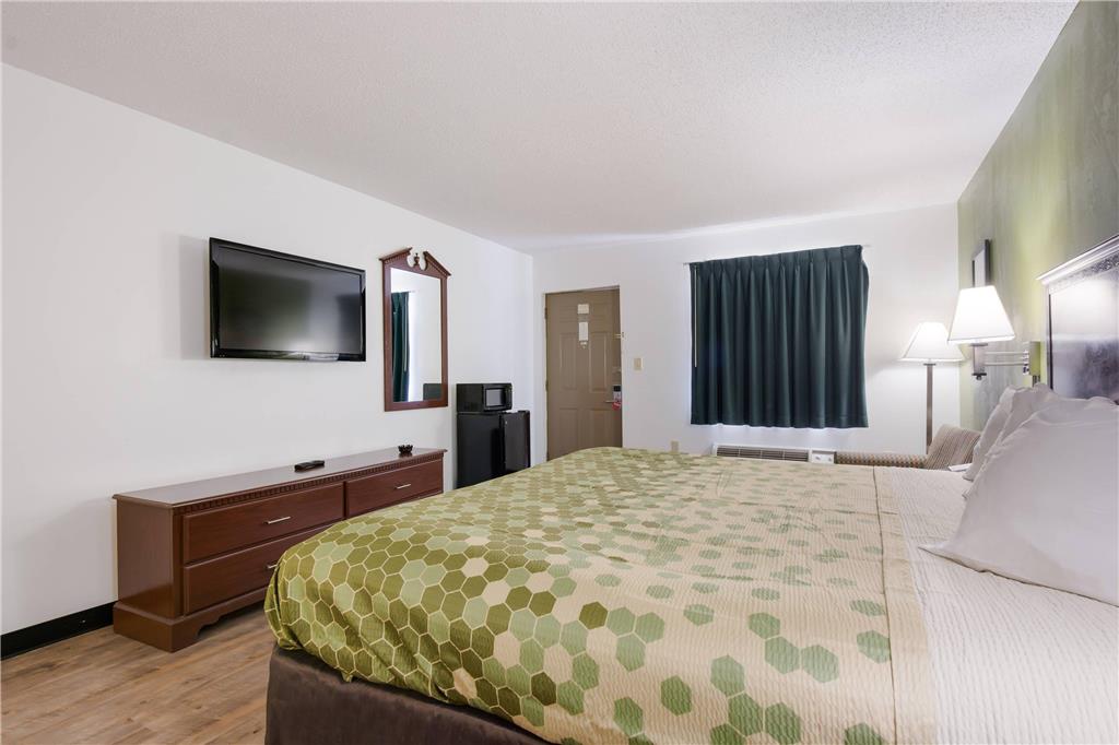 Econo Lodge Inn & Suites Knoxville East - photo 19