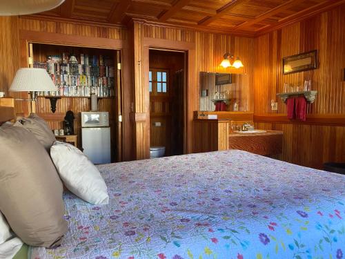 Whistling Winds Motel - photo 21