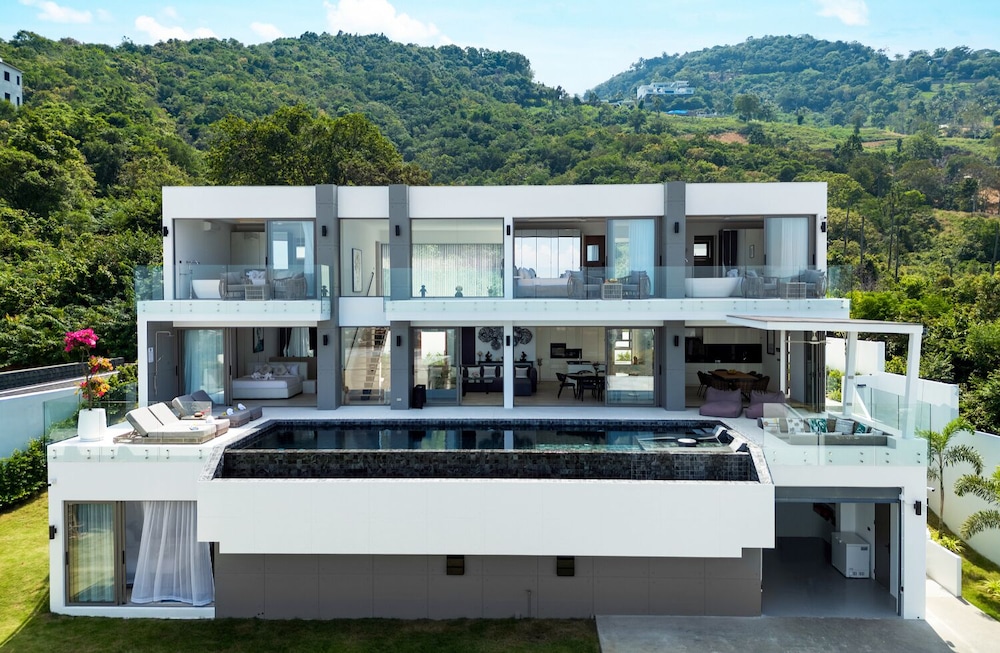 Luxury 5 Bedroom Modern Villa KBR17 — 4-Star Luxury Hotel in Koh Samui, Thailand