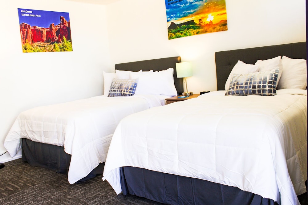 Blue Sage Inn & Suites - photo 6