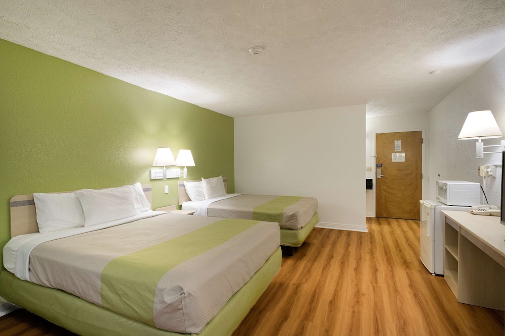 Red Roof Inn Greencastle South Cloverdale - photo 11