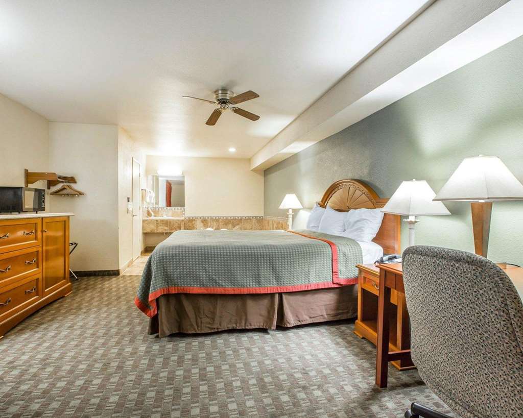 Rodeway Inn Delano - photo 18