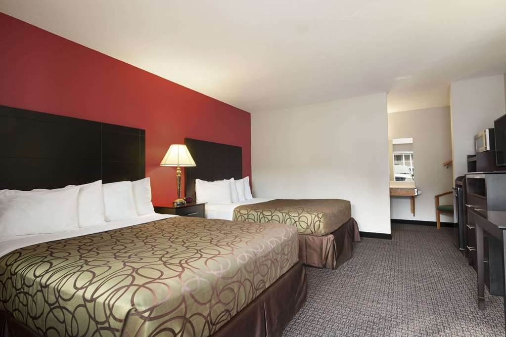 Travelodge By Wyndham Traverse City Mi - photo 9
