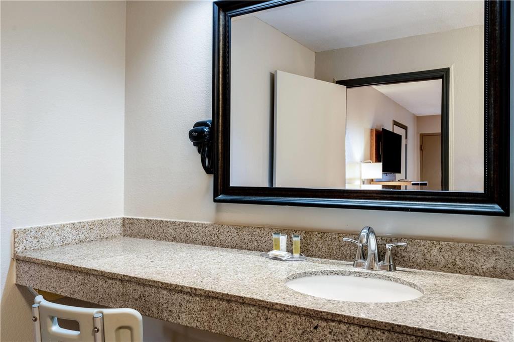 Days Inn by Wyndham Bainbridge - photo 15