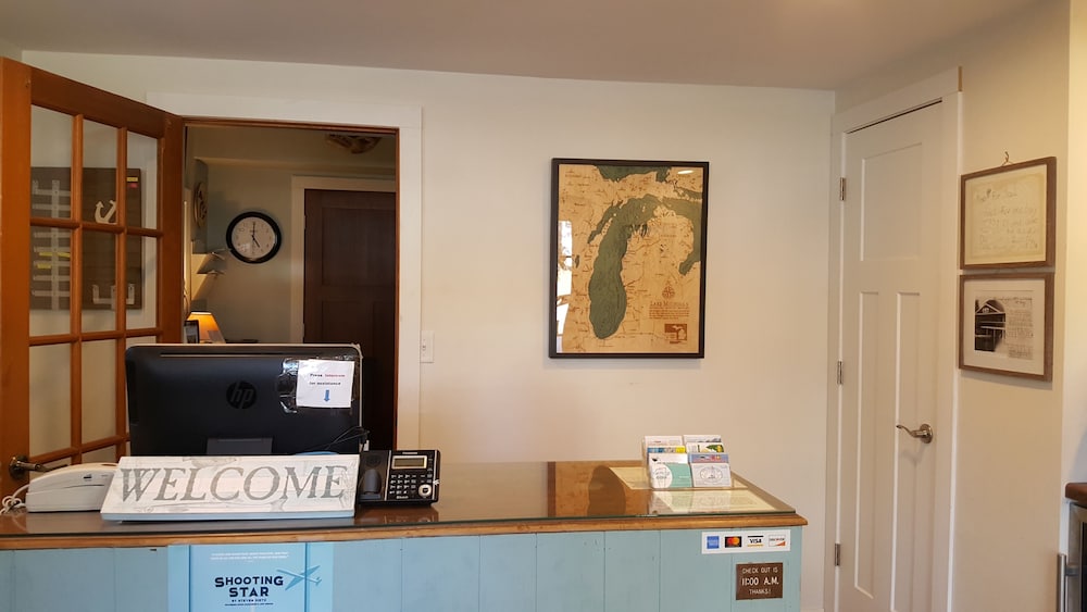 Snug Harbor Inn - photo 2