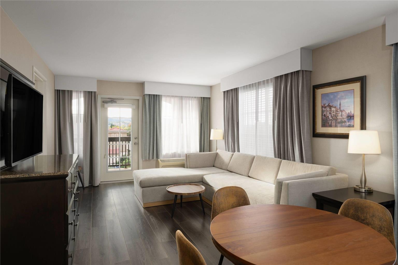 La Quinta Inn & Suites by Wyndham Paso Robles - photo 35