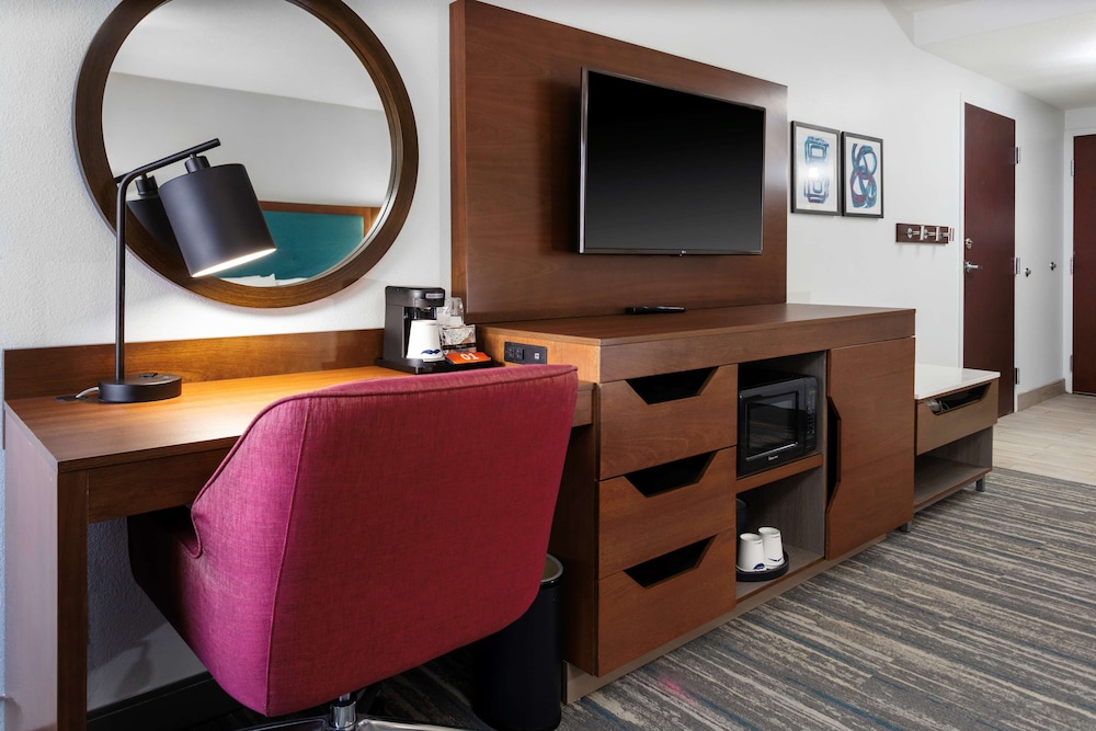 Hampton Inn by Hilton Concord Bow - photo 6
