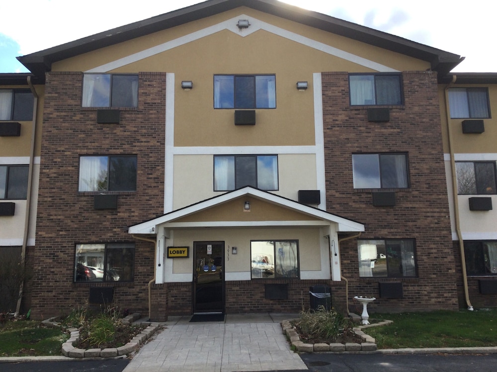 Super 8 by Wyndham Canton Livonia Area - photo 25