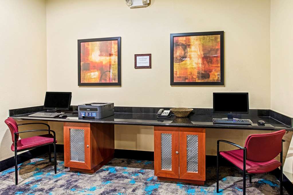 La Quinta Inn & Suites by Wyndham Denver Gateway Park - photo 61