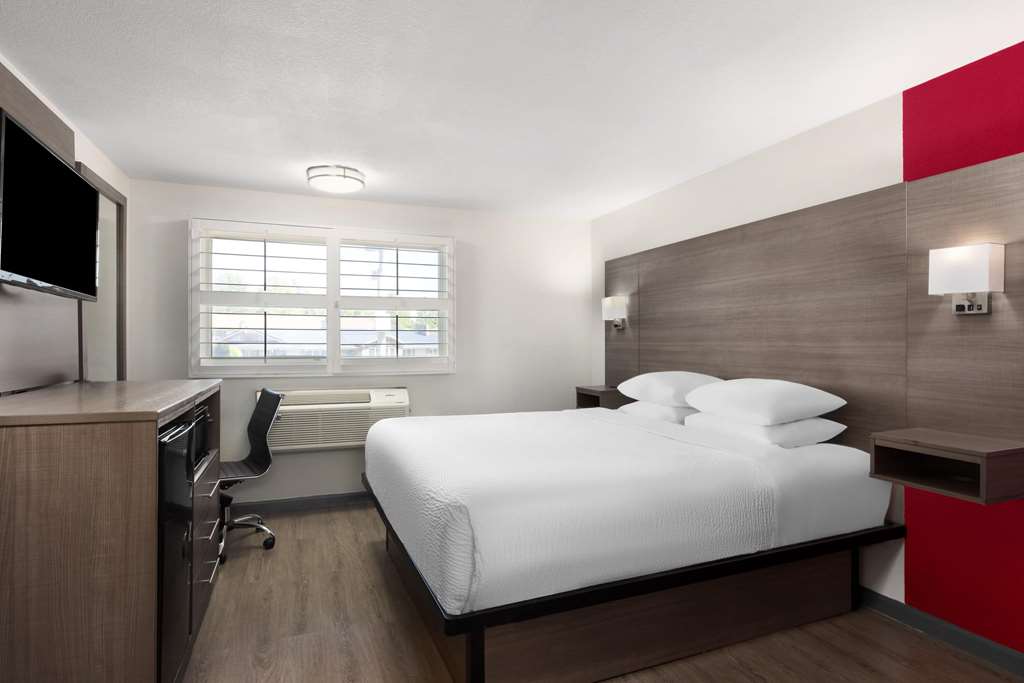 Ramada by Wyndham Medford Airport North - photo 17