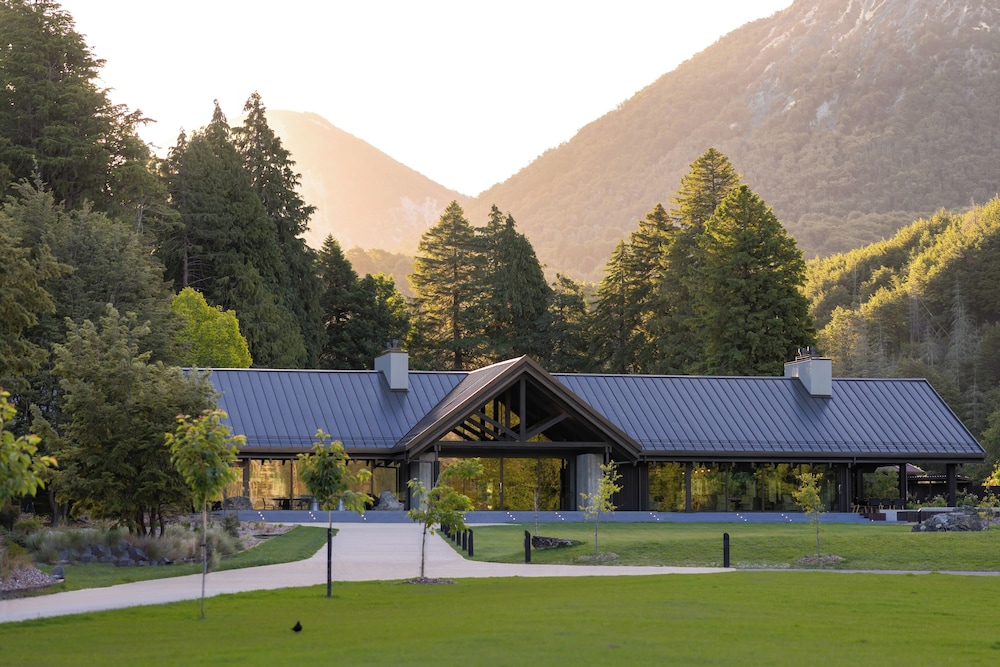 Flockhill — 5-Star Luxury Hotel in Christchurch, New Zealand