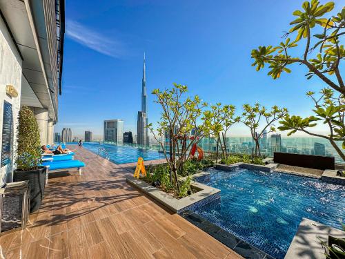 Best Burj Khalifa View Balcony Apartment with 64th Floor Infinity Pool in Paramount Hotel Midtown - last minute hotel in Dubai