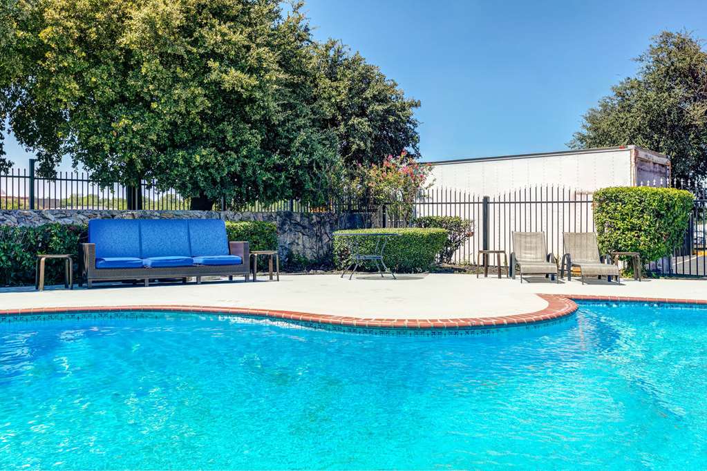 Days Inn by Wyndham South Fort Worth - photo 10