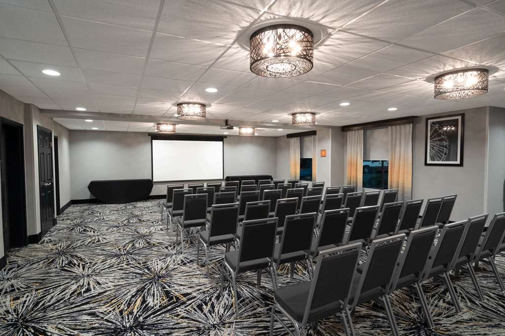 La Quinta Inn & Suites by Wyndham Raleigh Downtown North - photo 24