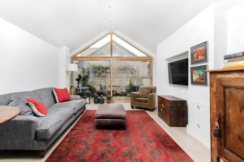 GuestReady Bauhaus Duplex in Shepherd's Bush — 4-Star Luxury Hotel in London, United Kingdom