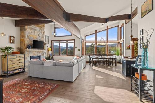Ridge View Retreat Panoramic Views and Hot Tub — hotel in Nederland