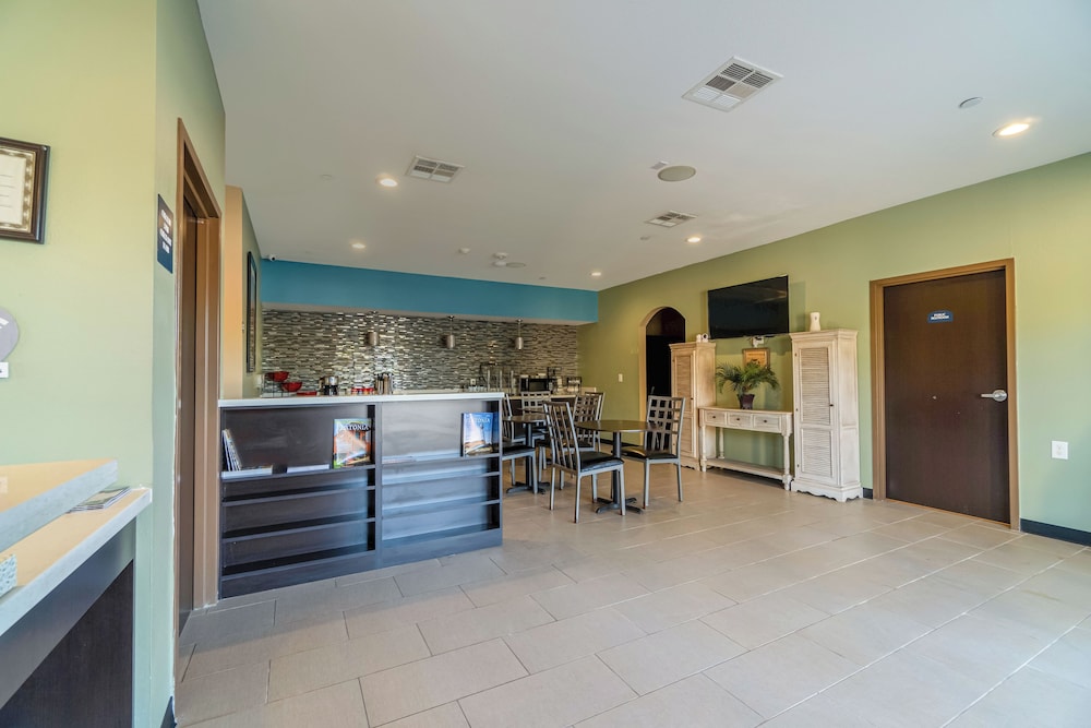 Moulton Inn & Suites By OYO Near Shiner TX - photo 8