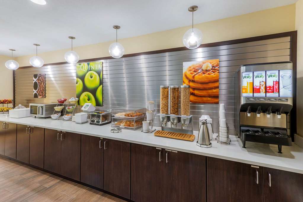 La Quinta Inn & Suites by Wyndham Artesia - photo 42