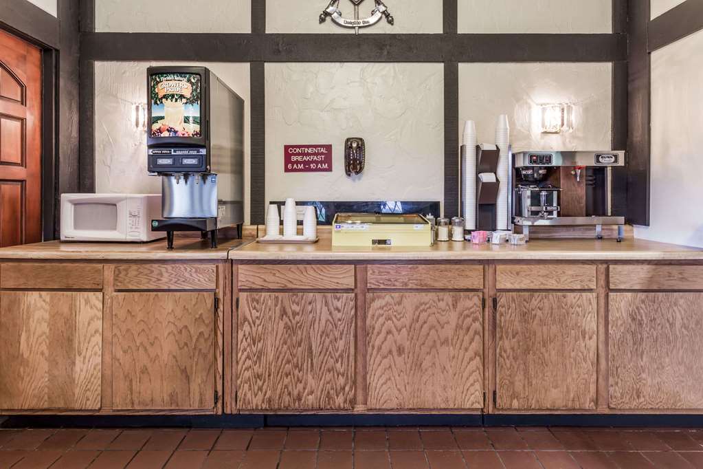 Knights Inn Racine - photo 16