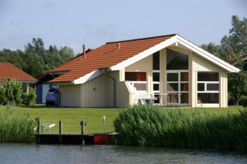 4 Personen Angler Ferienhaus mit privatem Bootsteg direkter Seelage Kanu und Sauna in Otterndorf in Otterndorf, Germany