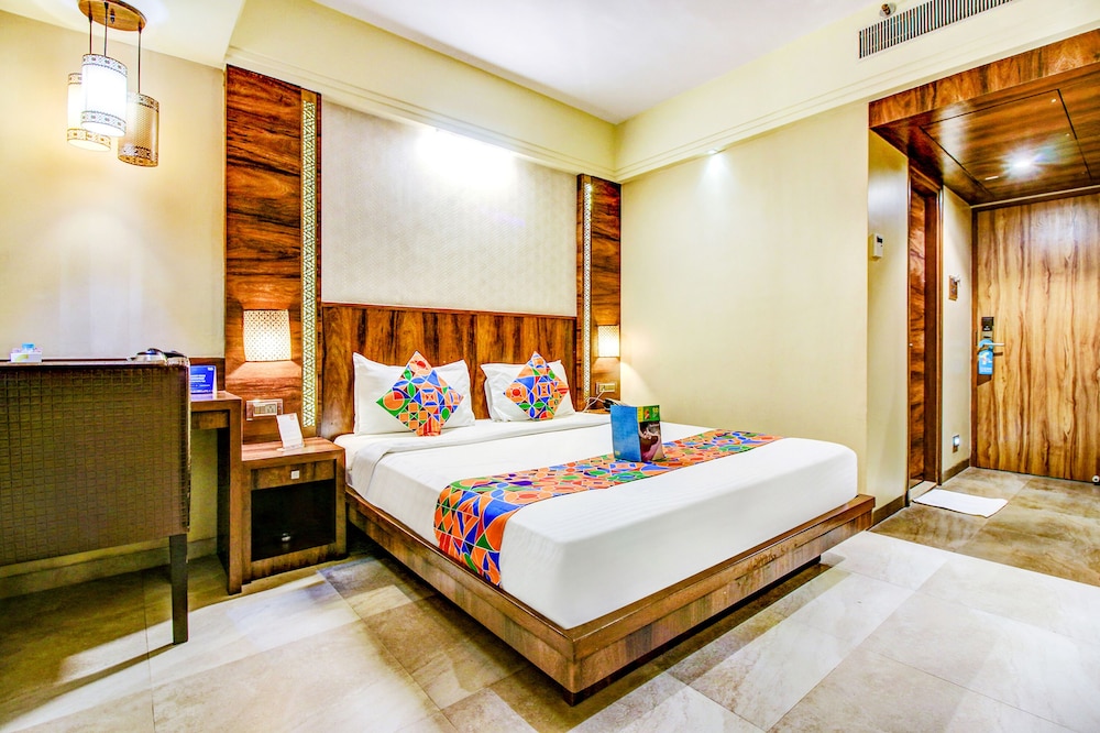 Oyo 12660 Hotel Crawford Inn