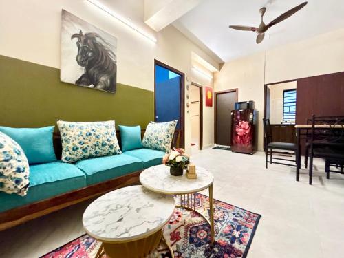 Cozy 2BHK Apt near Ruby Hospital & EM Bypass — 4-Star Luxury Hotel in Kolkata, India