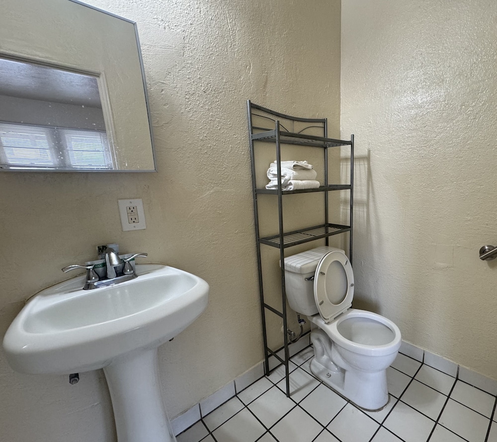 The Oaks Motel - photo 4