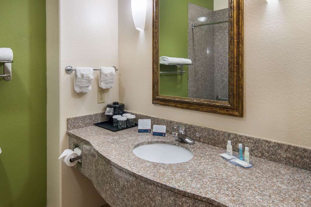 Clarion Inn & Suites Weatherford South - photo 14
