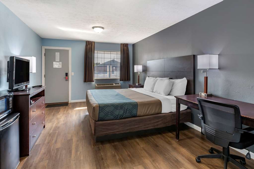 Econo Lodge Inn & Suites Sandusky South - photo 17