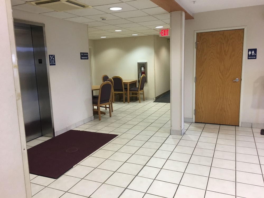 Microtel Inn by Wyndham Champaign - photo 5