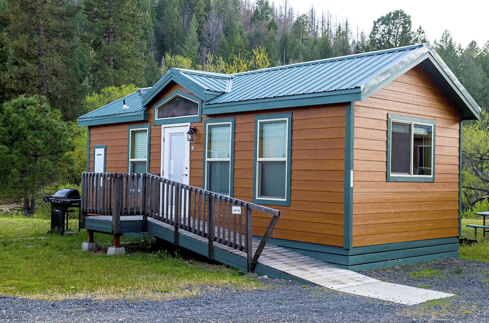 Yosemite Lakes RV Resort - photo 12