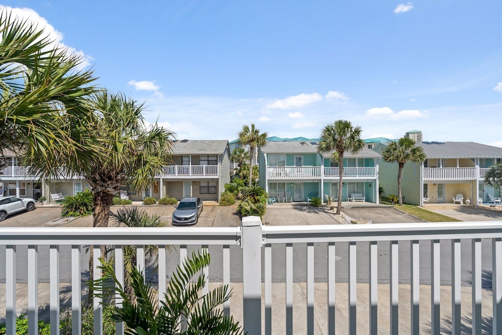Newly Renovated 140 Feet To White Sandy Beaches Pool Grill - photo 30