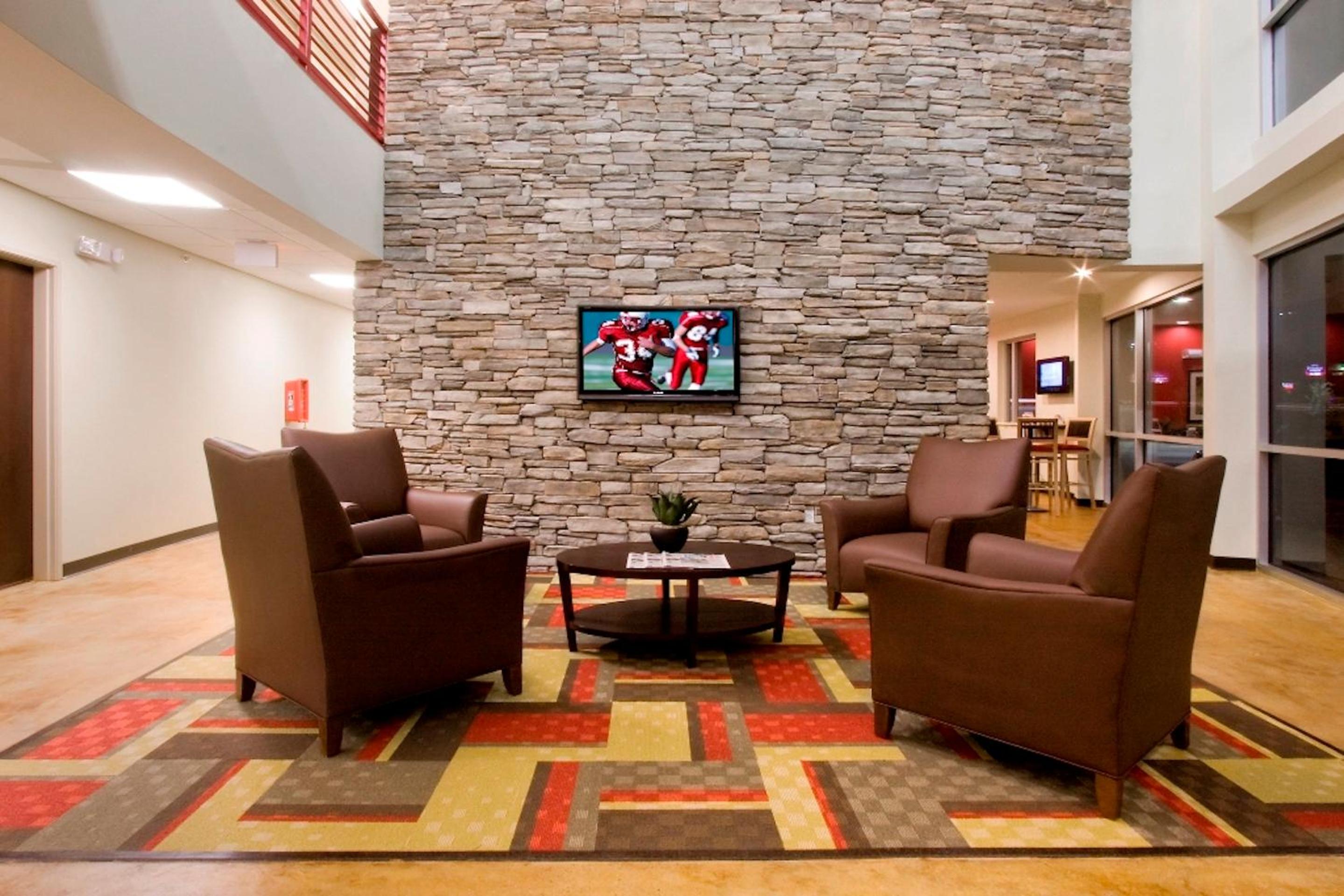Red Roof Inn & Suites Beaumont - photo 13
