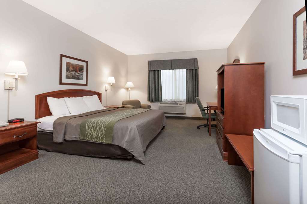 Days Inn by Wyndham Pentwater - photo 6