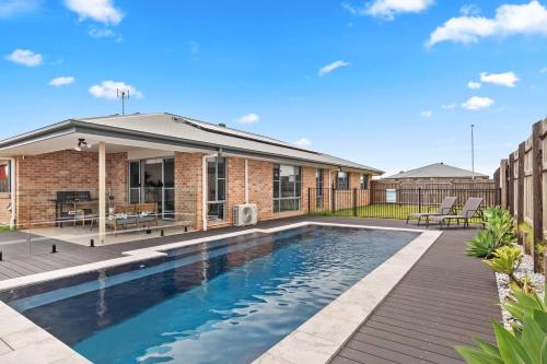 'The Pool House' Spacious Family Stay at Hervey Bay — 4-Star Luxury Hotel in Hervey Bay, Australia