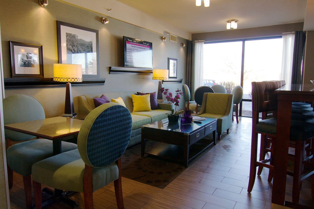 Hampton Inn Winchester University Mall Area - photo 5