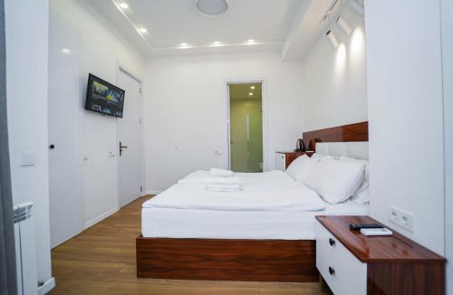 Hotel type room with mini kitchen and balcony on Melikishvili city center
