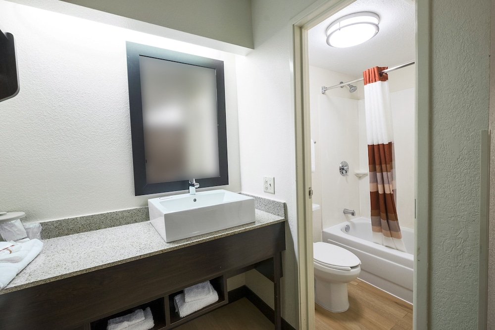 Red Roof Inn PLUS West Springfield - photo 25