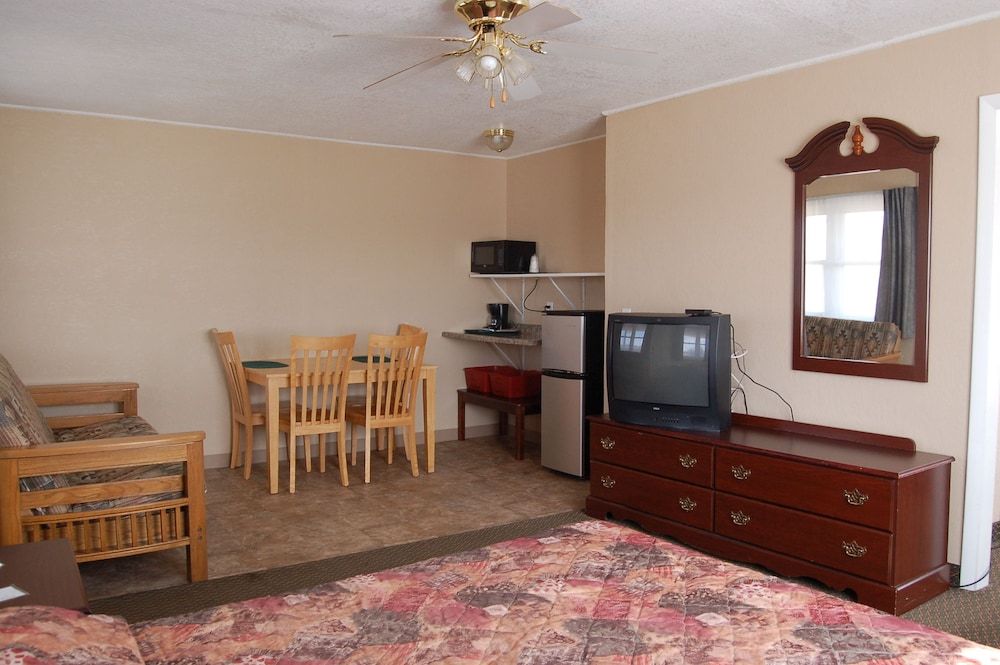 University Inn - photo 11